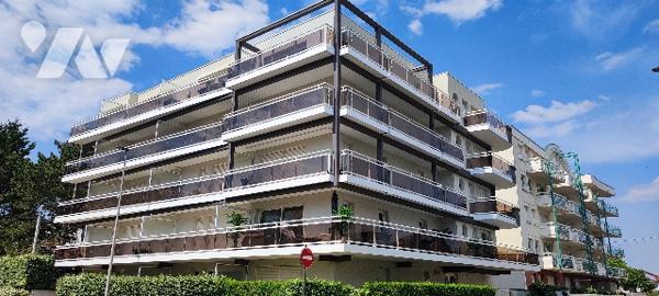 T4 de 86m² avec terrasse EST/SUD/OUEST de 36m² + 2 caves + parking dans résidence de standing