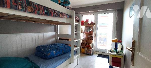 T4 de 86m² avec terrasse EST/SUD/OUEST de 36m² + 2 caves + parking dans résidence de standing