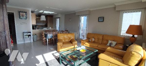 T4 de 86m² avec terrasse EST/SUD/OUEST de 36m² + 2 caves + parking dans résidence de standing