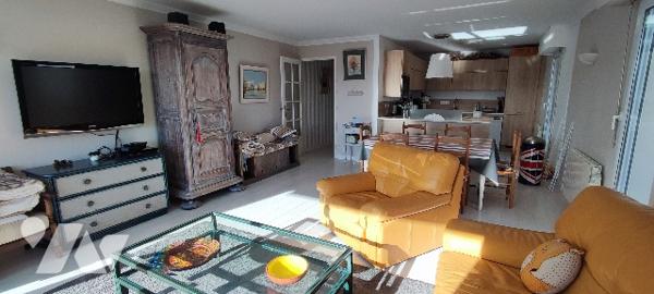 T4 de 86m² avec terrasse EST/SUD/OUEST de 36m² + 2 caves + parking dans résidence de standing