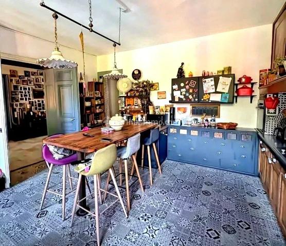 Vente                                                      Propriété
                        
                     7 pièces                      334 m2                     à Saïx