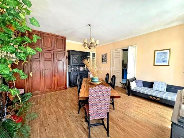 Vente                                                      Propriété
                        
                     7 pièces                      334 m2                     à Saïx