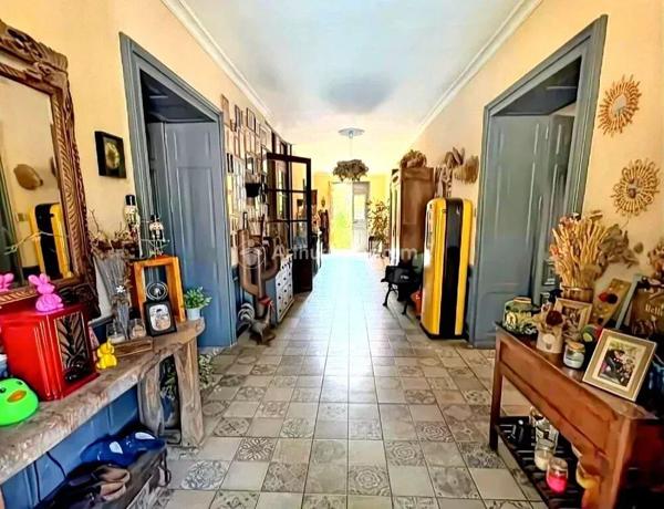 Vente                                                      Propriété
                        
                     7 pièces                      334 m2                     à Saïx