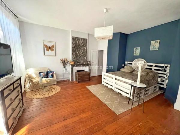 Vente                                                      Propriété
                        
                     7 pièces                      334 m2                     à Saïx