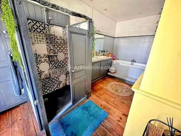 Vente                                                      Propriété
                        
                     7 pièces                      334 m2                     à Saïx