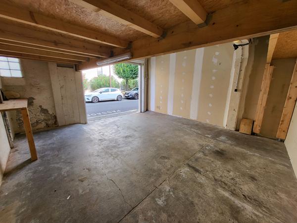 SAINT CYPRIEN PATTE D'OIE Garage de 28m² avec potentiel de transformation en local professionnel