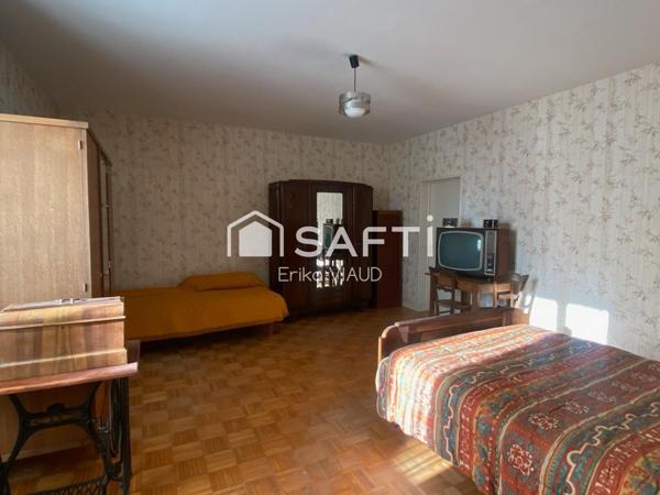 Maison à rénover avec de nombreuses dépendances