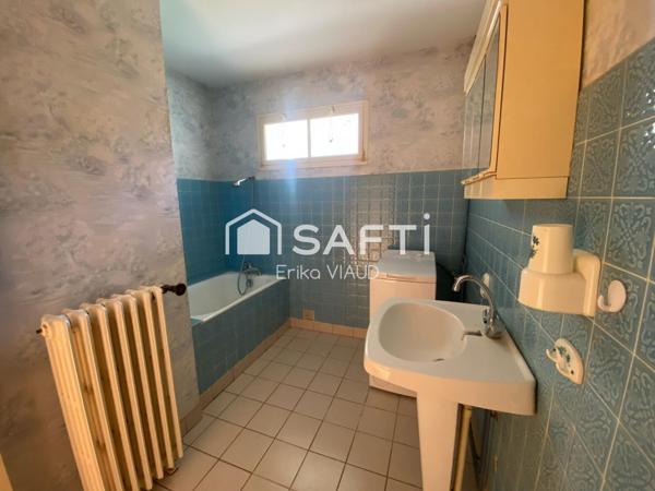 Maison à rénover avec de nombreuses dépendances