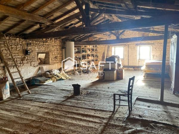 Maison à rénover avec de nombreuses dépendances