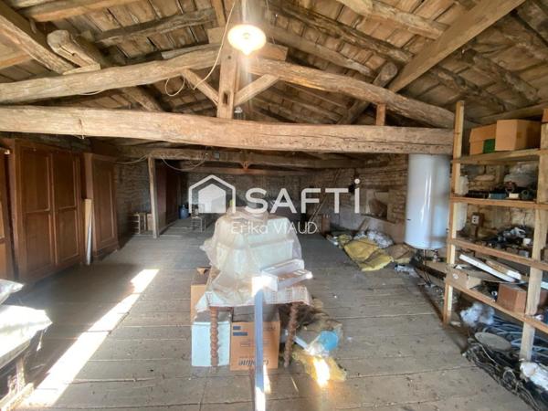 Maison à rénover avec de nombreuses dépendances