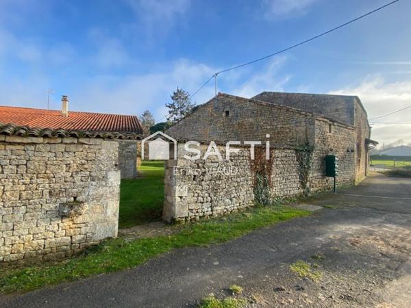 Maison à rénover avec de nombreuses dépendances