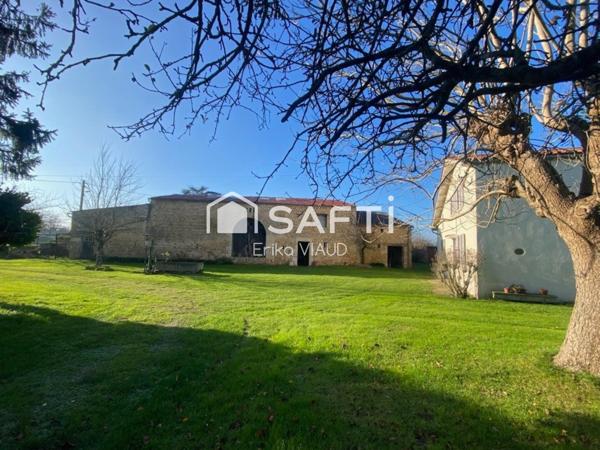 Maison à rénover avec de nombreuses dépendances