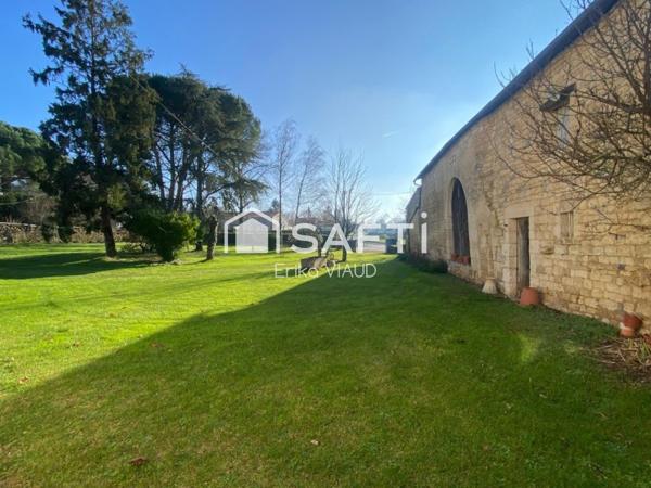 Maison à rénover avec de nombreuses dépendances