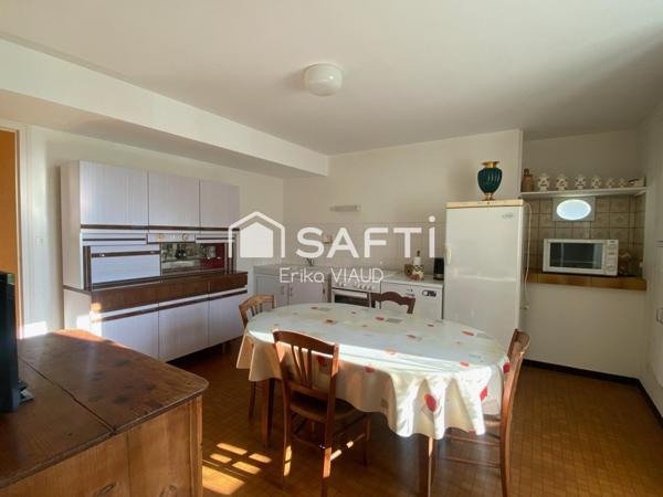 Maison à rénover avec de nombreuses dépendances