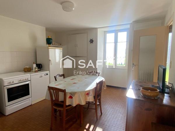 Maison à rénover avec de nombreuses dépendances