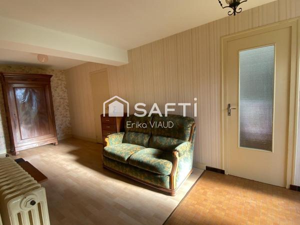 Maison à rénover avec de nombreuses dépendances