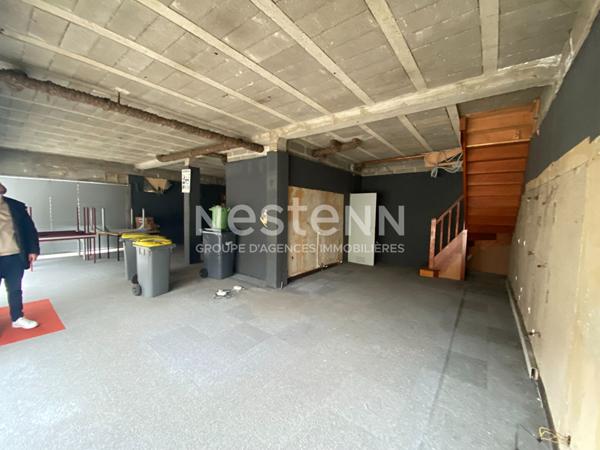 Nestenn Igny - Commerce et logement indépendant proche de Place de la Ferme avec ses commerces et transports en communs, idéale activité professionnelle, investissement locatif ou projet de réaménagement, promoteur.
