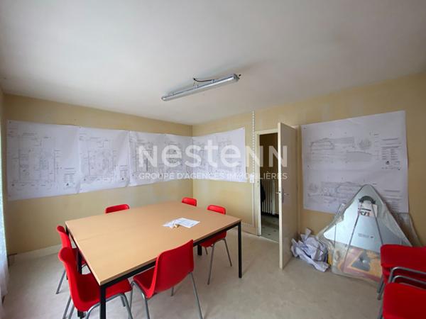 Nestenn Igny - Commerce et logement indépendant proche de Place de la Ferme avec ses commerces et transports en communs, idéale activité professionnelle, investissement locatif ou projet de réaménagement, promoteur.