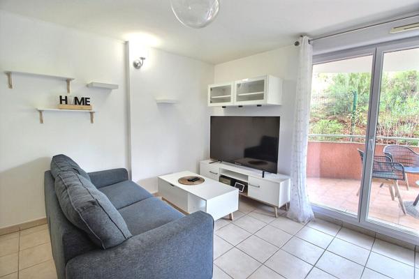 Appartement 2 pièces 41 m2 dans résidence récente, sécurisée, avec piscine