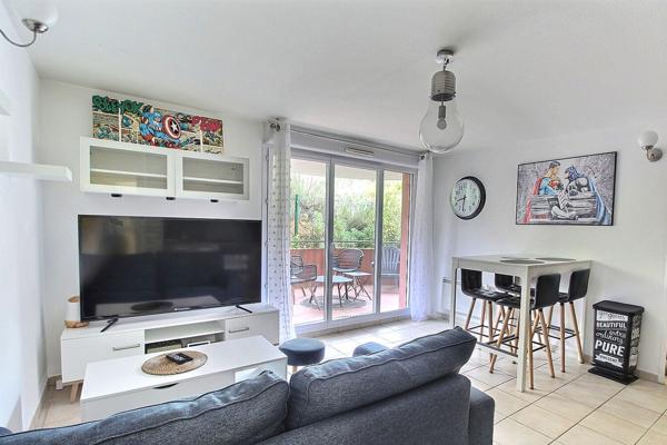 Appartement 2 pièces 41 m2 dans résidence récente, sécurisée, avec piscine