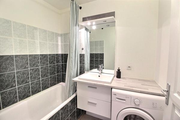 Appartement 2 pièces 41 m2 dans résidence récente, sécurisée, avec piscine