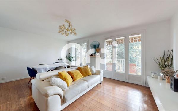 Appartement à vendre    4 pièces • 92 m2 Bron