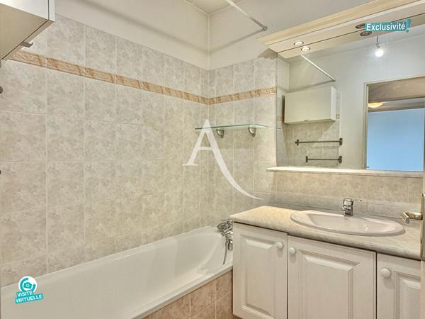 LATTES - QUARTIER PORT ARIANE DANS UNE RÉSIDENCE DE 2002 AVEC ASCENSEUR - T2 CLIMATISÉ - 43,40 m2 - TERRASSE 20 M2 - PARKING + GARAGE FERMÉ. COMMERCES À PROXIMITÉ ET TRAMWAY À 600M.