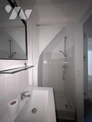 Grand studio de 33 m² au RDC, au coeur du Panier.