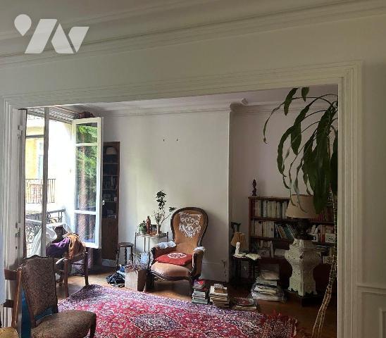 La SAS R&R Notaires vous propose, au 3 rue du Guesclin à Paris (15e arrondissement), un apparte...