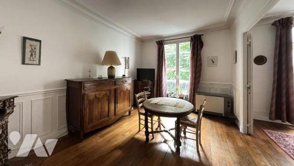 La SAS R&R Notaires vous propose, au 3 rue du Guesclin à Paris (15e arrondissement), un apparte...