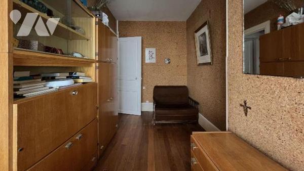 La SAS R&R Notaires vous propose, au 3 rue du Guesclin à Paris (15e arrondissement), un apparte...