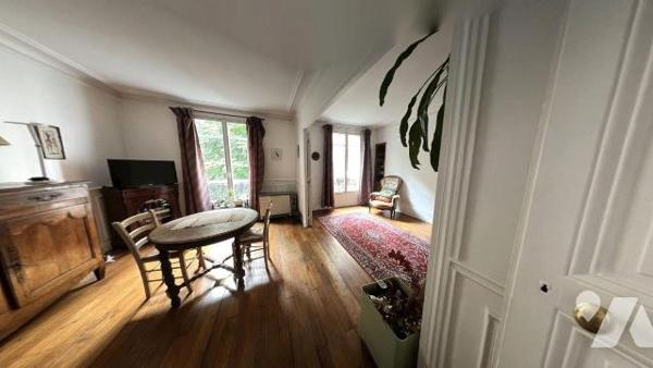 La SAS R&R Notaires vous propose, au 3 rue du Guesclin à Paris (15e arrondissement), un apparte...