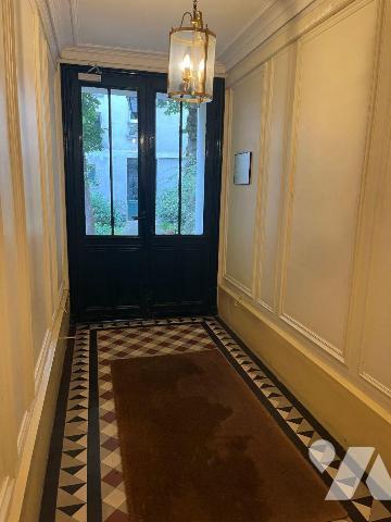 La SAS R&R Notaires vous propose, au 3 rue du Guesclin à Paris (15e arrondissement), un apparte...