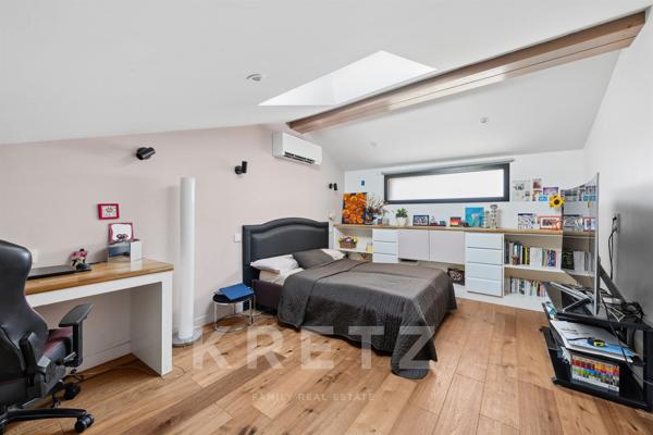 BORDEAUX CAUDÉRAN – IMMEUBLE DE CARACTÈRE EN PIERRE AVEC GARAGE