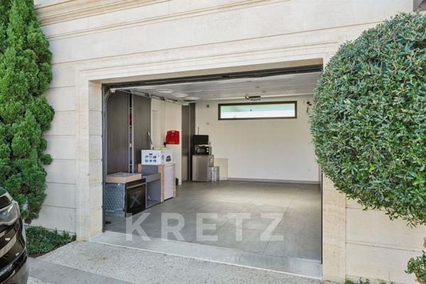 BORDEAUX CAUDÉRAN – IMMEUBLE DE CARACTÈRE EN PIERRE AVEC GARAGE