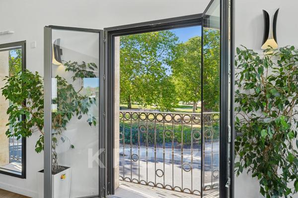 BORDEAUX CAUDÉRAN – IMMEUBLE DE CARACTÈRE EN PIERRE AVEC GARAGE