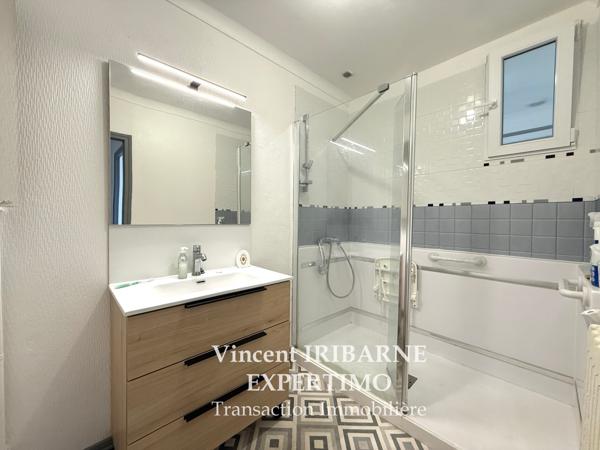 Saintes (17100) Maison de Plain-pied, 2 Chambres, Garage et Jardin. Centre-Ville