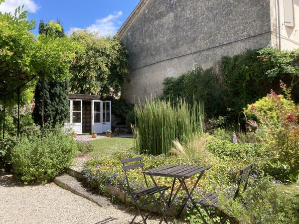 Somptueuse Maison de Ville avec Jardin et Dépendances