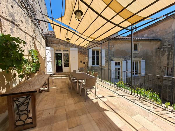 Somptueuse Maison de Ville avec Jardin et Dépendances