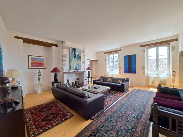Somptueuse Maison de Ville avec Jardin et Dépendances