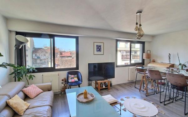 Appartement à vendre    3 pièces • 71 m2 Marseille 4