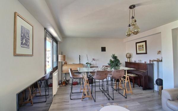 Appartement à vendre    3 pièces • 71 m2 Marseille 4