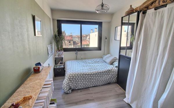 Appartement à vendre    3 pièces • 71 m2 Marseille 4
