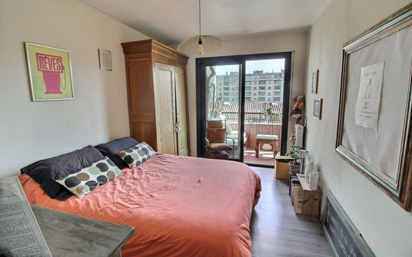 Appartement à vendre    3 pièces • 71 m2 Marseille 4