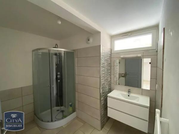 Appartement à louer 3 pièces 79m² Saint-Laurent (08090)