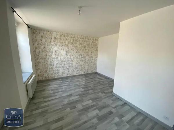 Appartement à louer 3 pièces 79m² Saint-Laurent (08090)