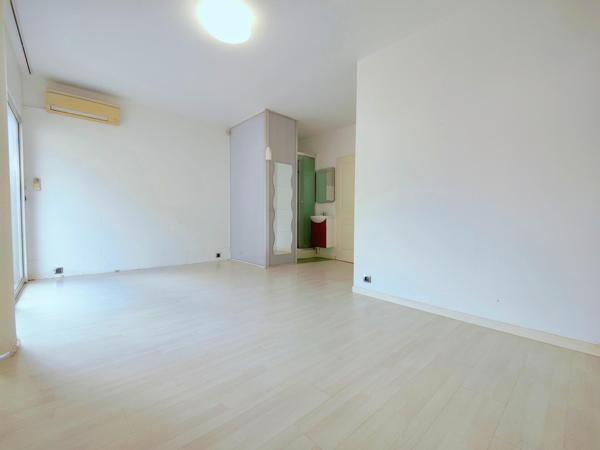 T8 au calme. Dépendance. DPE C. Piscine. Commerces