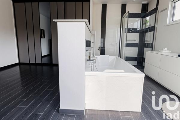 Maison à vendre 5 pièces 143 m² Saint-Sébastien-sur-Loire