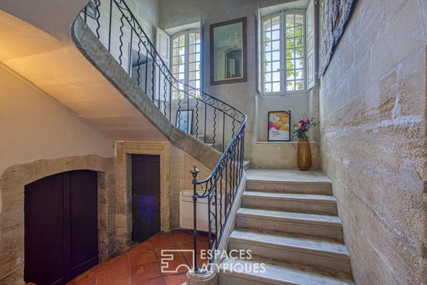 Mas du XVIe siècle et gîtes dans un écrin vert près d’Avignon