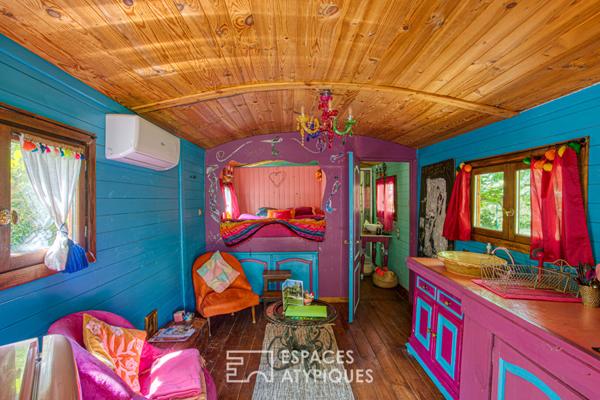 Mas du XVIe siècle et gîtes dans un écrin vert près d’Avignon